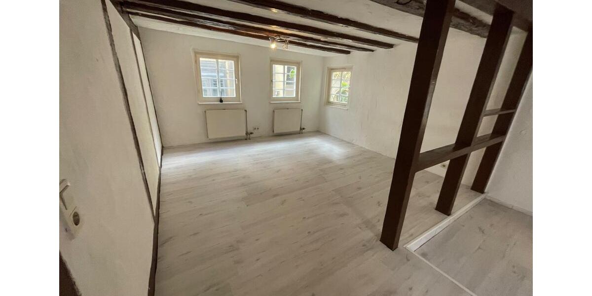 Von privat: 1 12 Zimmerwohnung in historischem Haus in Esslingen 2 zimmer