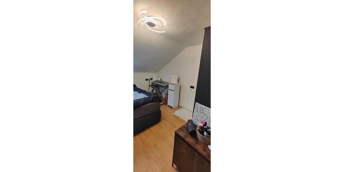 Dachgeschoßwohnung Nürtingen - 2 Zimmer, 65 m&sup2;, 800&euro; | Angebot:26409980