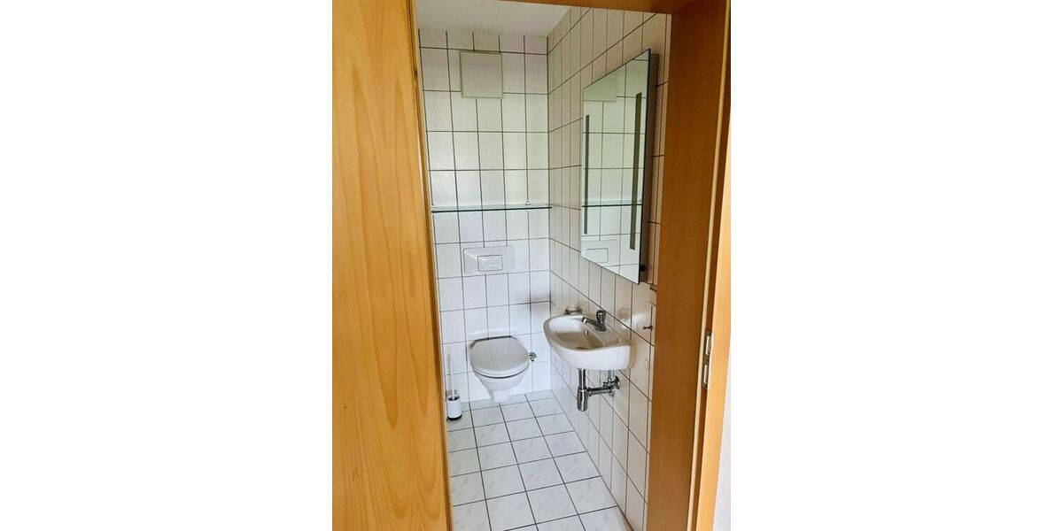 Provisionsfrei, helle 3,5-Zi.-Whg. 74qm mit EBK, Loggia, Gäste-WC und Abstellkammer im Herzen von S-Zuffenhausen, bezugsfrei ab 01.10.2026 - Etagenwohnung Stuttgart Zuffenhausen | Angebot:26963014