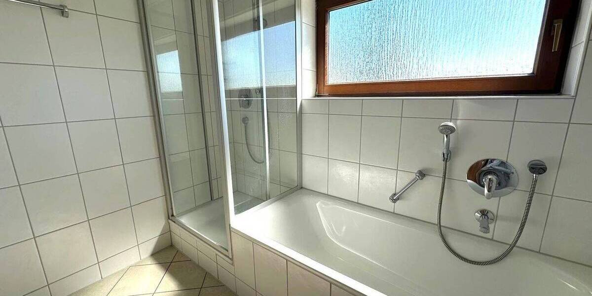 Etagenwohnung Filderstadt Bernhausen - 4 Zimmer, 120 m&sup2;, 1.390&euro; | Angebot:26418877