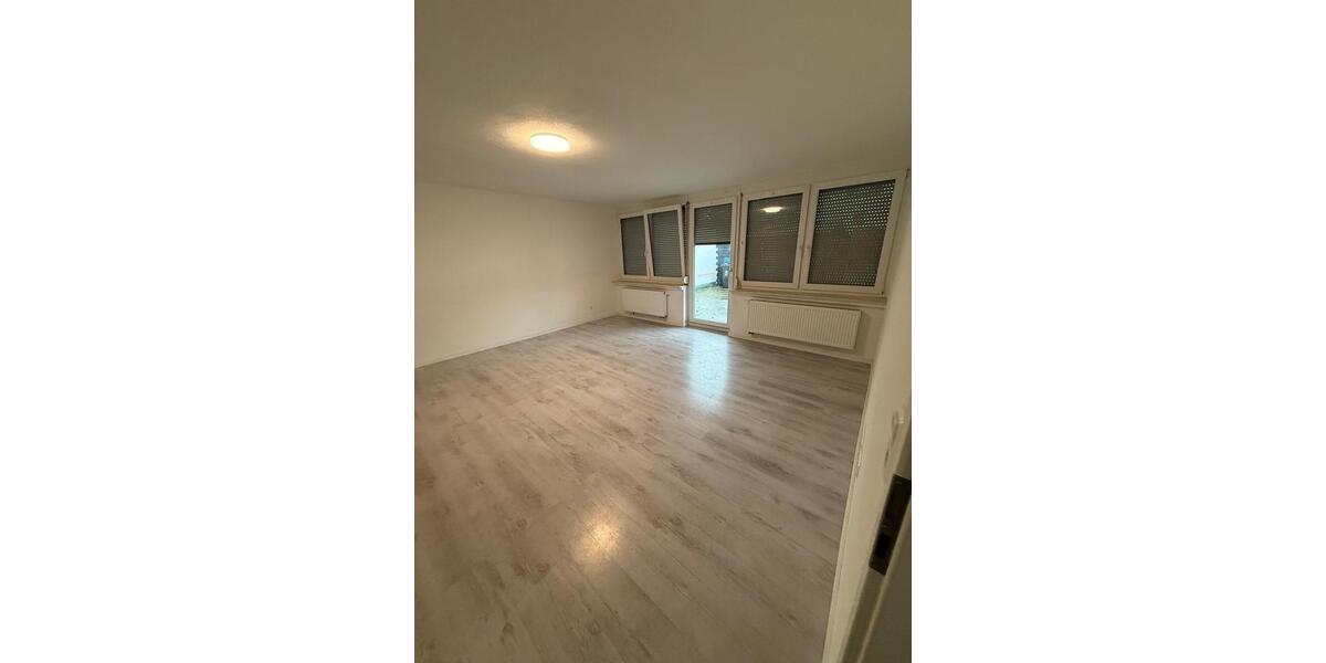 Erdgeschoßwohnung Stuttgart Mühlhausen - 5 Zimmer, 184 m&sup2;, 1.750&euro; | Angebot:24936956