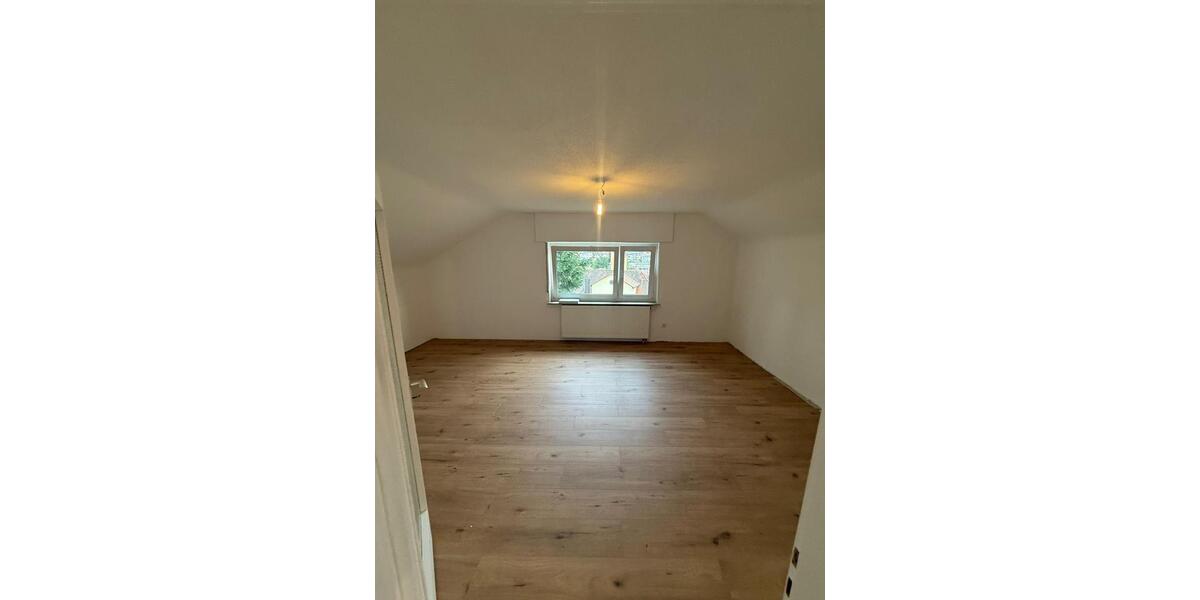 Dachgeschoßwohnung Ludwigsburg Eglosheim - 3 Zimmer, 47 m&sup2;, 890&euro; | Angebot:26234301