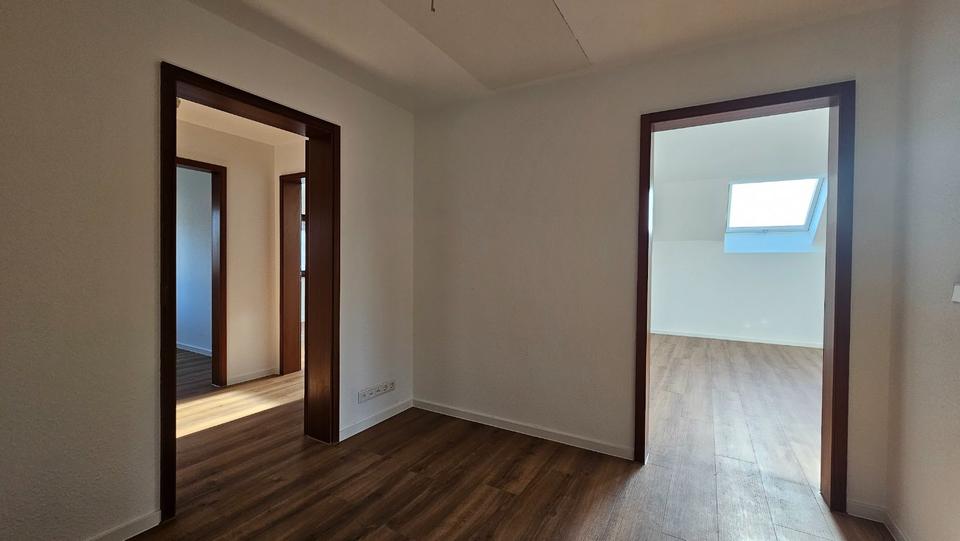 Dachgeschoßwohnung Stuttgart Birkach - 4 Zimmer, 123 m&sup2;, 1.600&euro; | Angebot:24840678