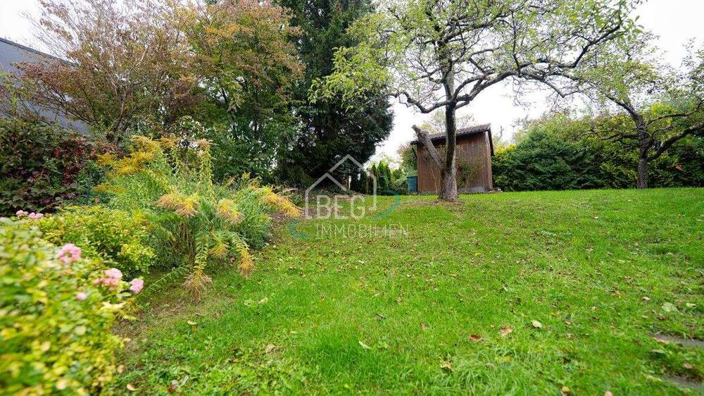 Gartenidylle trifft Wohnkomfort: Doppelhaushälfte mit Einliegerwohnung 4 zimmer