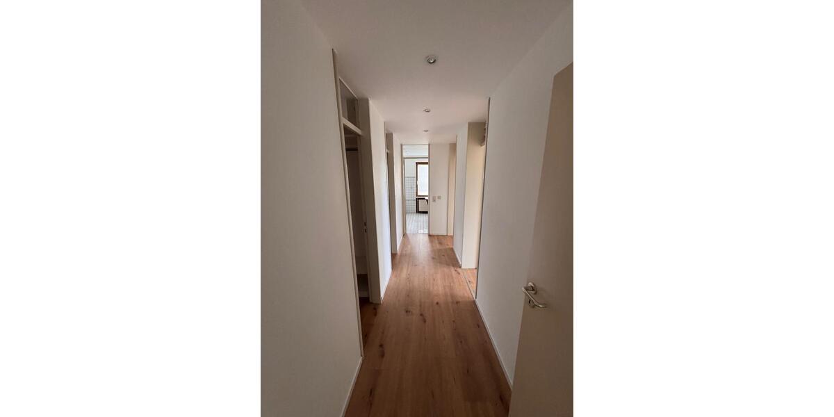 Erdgeschoßwohnung Esslingen am Neckar Hegensberg - 4.5 Zimmer, 109 m&sup2;, 1.300&euro; | Angebot:26311596