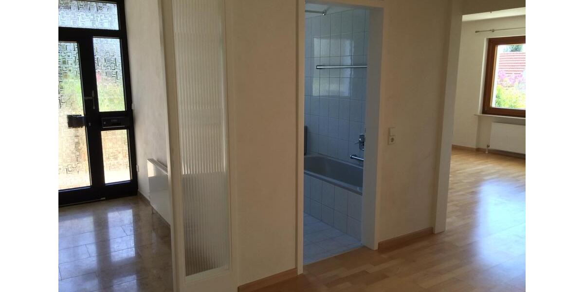 Erdgeschoßwohnung Esslingen am Neckar Brühl - 3 Zimmer, 103 m&sup2;, 1.200&euro; | Angebot:25048736