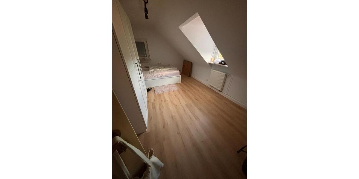 Dachgeschoßwohnung Stuttgart Vaihingen - 3 Zimmer, 47 m&sup2;, 900&euro; | Angebot:24804723