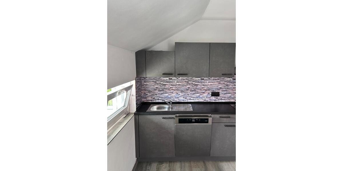 Dachgeschoßwohnung Fellbach - 4 Zimmer, 100 m&sup2;, 1.200&euro; | Angebot:26618472