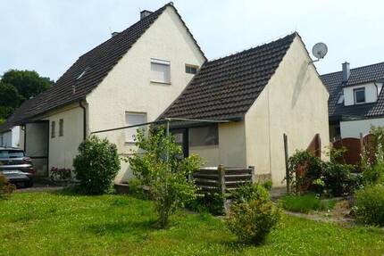 Sanierungsobjekt EFH auf 678 m² großem Grundstück mit erweitertem Baufenster in Bietigheim 