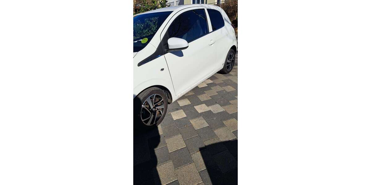 Peugeot 108 15.760 km 11.300 € Baltmannsweiler 73666