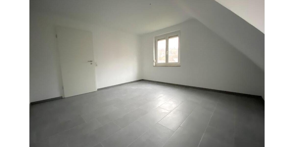 Dachgeschoßwohnung Esslingen am Neckar Hegensberg - 3 Zimmer, 75 m&sup2;, 1.310&euro; | Angebot:24694255