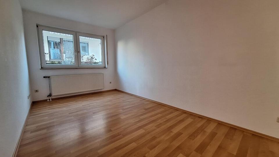 Erdgeschoßwohnung Marbach am Neckar - 4 Zimmer, 121 m&sup2;, 1.500&euro; | Angebot:24815147