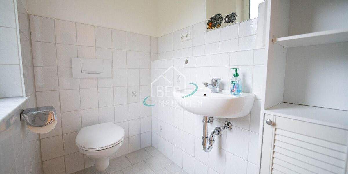 Gartenidylle trifft Wohnkomfort: Doppelhaushälfte mit Einliegerwohnung 4 zimmer